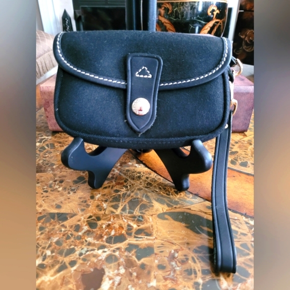 Dooney and Bourke Handbags - Dooney and Bourke Black pouch